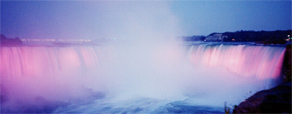 Også ved aftentide er Niagara Falls imponerende